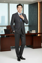 Alessandro Vitello Grey Windowpane 2-Button Notch Suit (2-Piece Set)